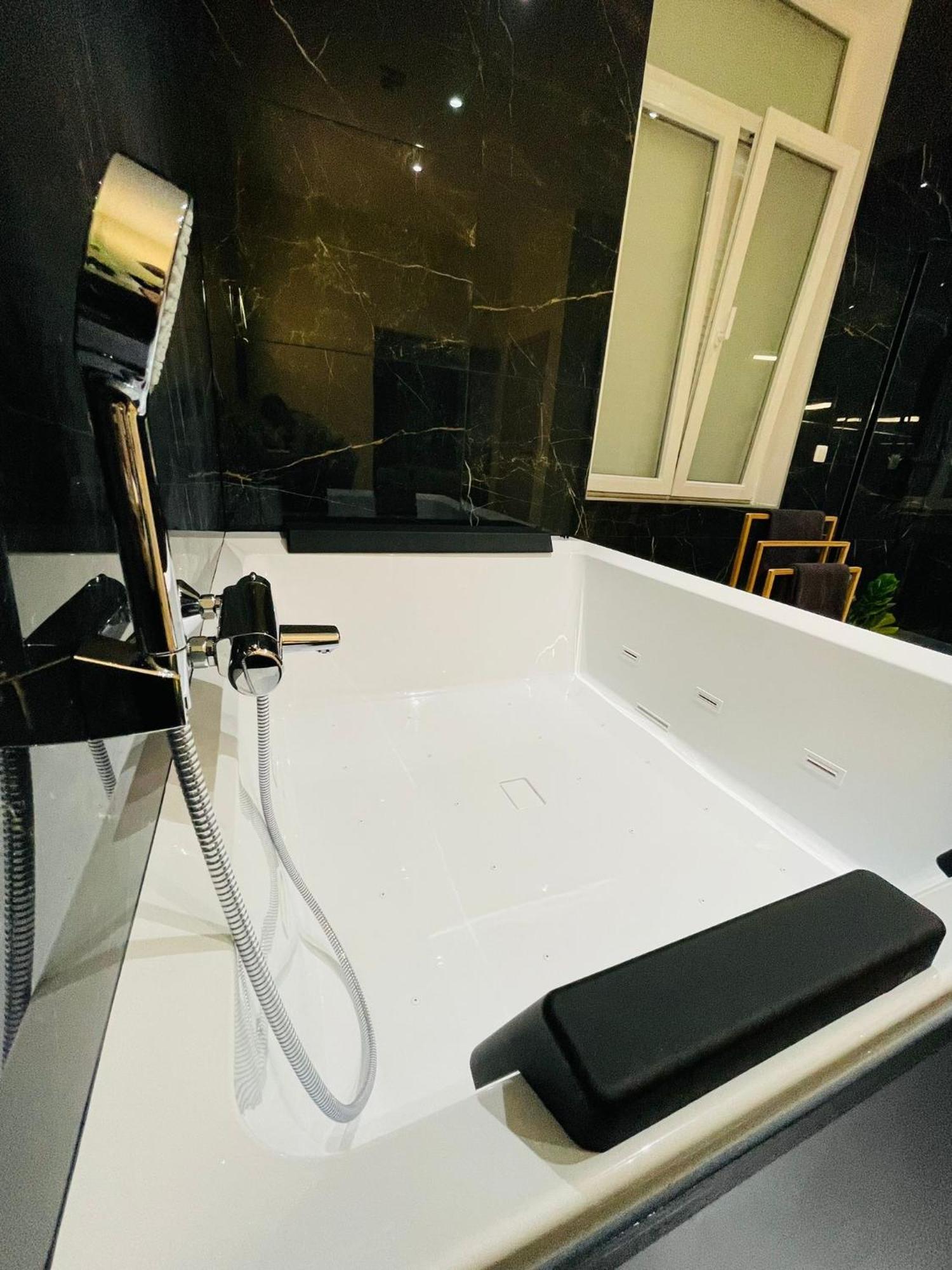 Appartement Exotique Avec Bain Balneo Liège Eksteriør bilde